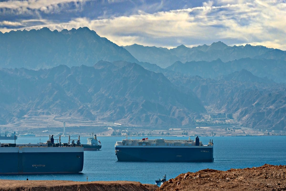 Bab el-Mandeb Strait: Houthi threats divert tankers